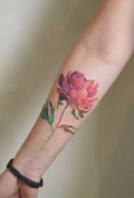 Цветочная татуировка на лодыжке: очень красивая цветочная татуировка на руке