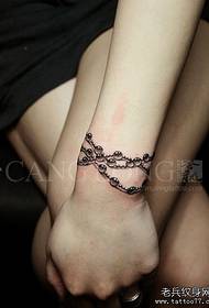 girl wrist Beautiful and beautiful bracelet tattoo pattern