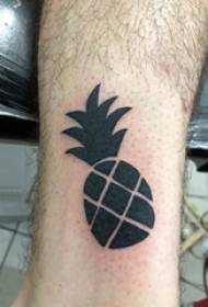 Ua pāpū aku nā keikikāne papa kāne Pākehā i ke kiʻi o ka Pineapple Tattoo Picture