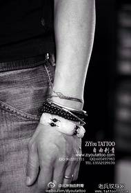 piccolo e delicato motivo a bracciale con serpente piccolo