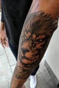 Σχολείο βραχίονα σε μαύρο σημείο αγκάθι απλό αφηρημένη γραμμή ζώο λιοντάρι εικόνα τατουάζ