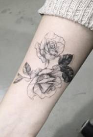 Crna siva tehnika probijanja na ruci apstraktna linija uzorka tetovaže osobnosti