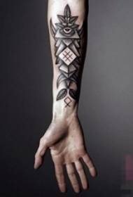 Рука школьніка на чорнай кропцы татуіроўкі геаметрычнай лініі малюнак татуіроўкі раслін