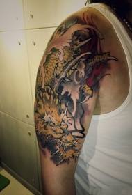 Golden Dragon soars, malaking braso gintong dragon na pininturahan ng tattoo