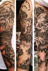 Flor braço tatuagem braço masculino na foto de tatuagem braço preto flor cinza