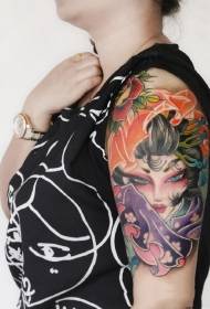 Уметнички дела емајл насликани шема на тетоважи со убави раце