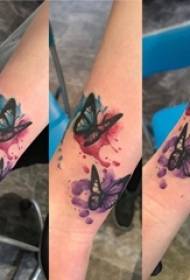 Butterfly tattoo girl liblikas liblika tätoveeringu pildil