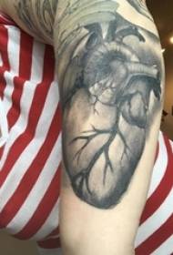 Arekên Keçikên li ser Sketch Black Grey Black Tips Tattoo Heart Heart Classic