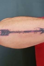 Arrow tattoo fireann lámh ar pictiúr tattoo arrow clasaiceach