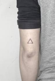 Triángulo tatuaje ilustración chica brazo triángulo tatuaje foto