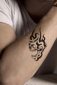 Модел креативен тотем тетоважа