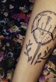 Girl's arm op swart lyn literêre pragtige blomme tatoeëring prentjie