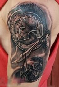 Pojat käsivarret mustalla harmaalla luonnospistevinkillä Creative Spartan Tattoo Picture