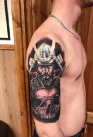 'Yan Sanda da ke Hanyar Hoto Sketch na Baki mai launin Grey Hoto Samurai Warrior Tattoo Hoto