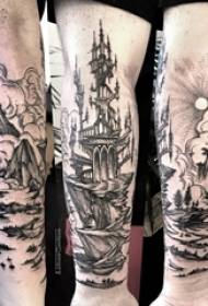 Immagine del tatuaggio a vela braccio del ragazzo sulla foto del tatuaggio a vela
