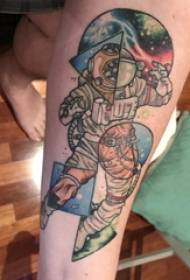 Jonges earm skildere op gradient geometryske ienfâldige line planeet en astronaut tattoo foto