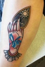 Målad akvarellskiss på armen, litterär vacker liten färsk tatueringsbild