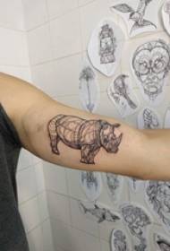 Braț de școală pe linia neagră imagine de tatuaj de animale de rinocer creativ