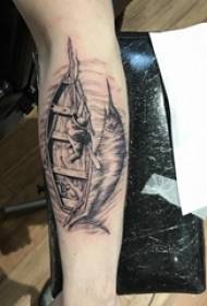 Ti gason bra sou nwa Grey trase Pike Konsèy Domine kannòt Tattoo Foto