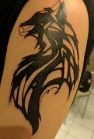 Tatuatge de braç de cap de cavall a la imatge de cap de cavall de tatuatge negre