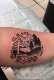 Dievča rameno na tmavo šedej geometrické línie scenérie krajiny tetovanie obrázky