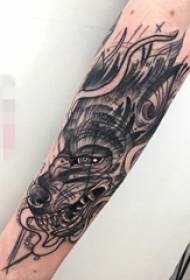 Arme neru è biancu stilu grisgiu puntu spine simplice schizzu lupu picculu ritrattu di tatuaggi di l'animali