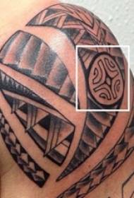 Braços de meninos em preto cinza esboço picada dicas criativas dominador Totem tatuagem imagens