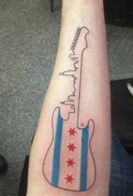 Sähkökitara tatuointi miesopiskelija käsivarsi värillinen kitara tatuointi kuva