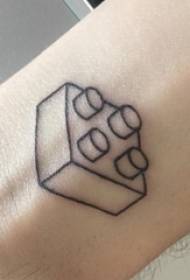 Skolflicka arm på svart linje skiss klassiska geometriska element byggsten tatuering bild