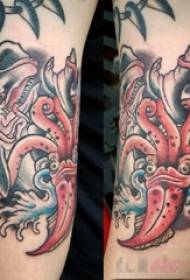 Tatoeage-afbeeldingen voor jongens op de arm, schilderkunst octopus en haai