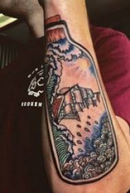 Tatuaje de velero brazo masculino en imagen de tatuaje de velero de color