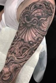 Guttearmer på svart grå skisse Sting Tips Creative Octopus Flower Arm Tattoo Picture