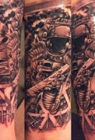 검은 회색 스케치 포인트 가시 기술 창조적 횡포 우주 비행사 문신 그림에 소년의 팔