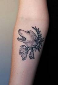 Puppy tattoo foto meisje arm op plant en puppy tattoo foto