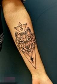 黒い線の幾何学的な要素の犬のタトゥーの写真の女の子の腕