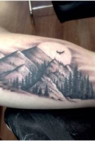 Хлопчики руку на малюнках татуювання гори та дерева краєвид чорно-сірий точки шип