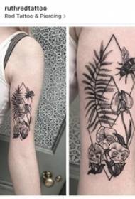 Hình học hoa hình xăm cánh tay cô gái trên hình xăm màu đen hình học hoa hình xăm