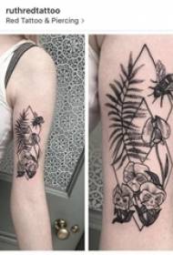 Geometrična roža tatoo vzorec dekleta roka na črni tattoo geometrijski cvet tatoo vzorec