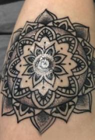 Brahma tetovaža, djevojačka ruka, vanilija tetovaža, prekrasna slika