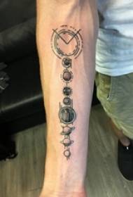 Unsur tato geometris lengen siswa ing gambar tato planet ireng
