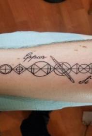 Zojambula za geometric, chithunzi cha geometrical tattoo padzanja launyamata