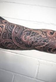 Armas na mBuachaillí ar Leideanna Stíle Sceitseála de Liath Dubh Grey Tattoo Cruthaitheach Snake