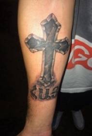 Simples cruz tatuagem masculino estudante simples cruz tatuagem imagem no braço