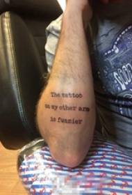 Braccio da ragazzo su linea semplice nera Immagine di tatuaggio inglese a frase breve