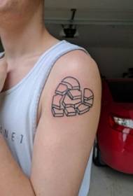 Anak laki-laki lengan pada garis-garis hitam geometris sederhana patah hati gambar tato