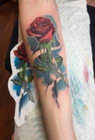 Pojkararmar målade lutning Enkel linje bläckväxt Rose Tattoo Picture