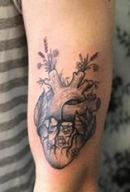 Braccio scolaro su punto nero spina linea semplice pianta fiore e cuore tatuaggio immagine