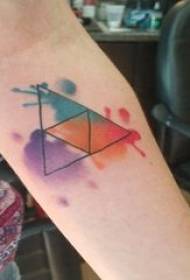 مثلث ذراع الفتاة التوضيح على صورة ملونة مثلث الوشم