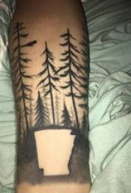樹紋身男孩的手臂上黑色灰色紋身樹紋身圖片