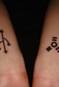 Девушка рука на черной линии геометрический элемент творческий тотем тату